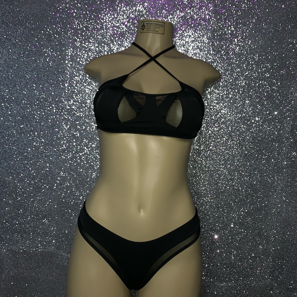 Bikini - Picture 3 of 5